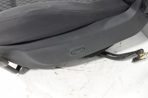 Audi A4 B5 Sitz Fahrersitz vorne links OhneAirbag höhenverstellbar elektrisch (130613)