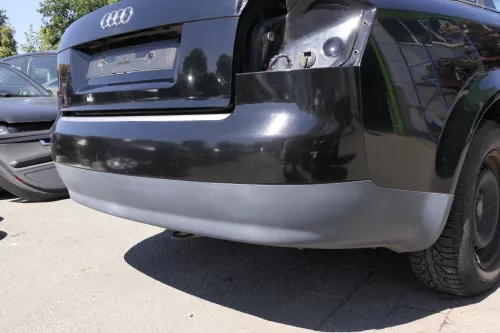 Audi A4 8E B6 Limousine Stoßstange hinten mit Spoiler schwarz LY9B PDC (140766)