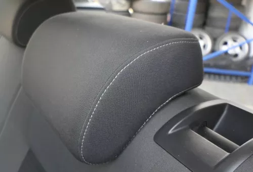 VW Golf 5 V Kopfstütze hinten rechts oder links anthrazit dunkel United