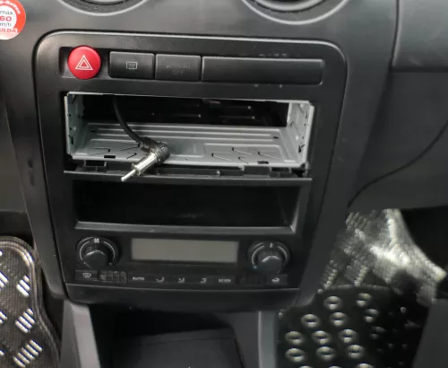 Seat Ibiza 6L Mittelkonsole Verkleidung um Radio Blende 6L1858071K schwarz (141002)