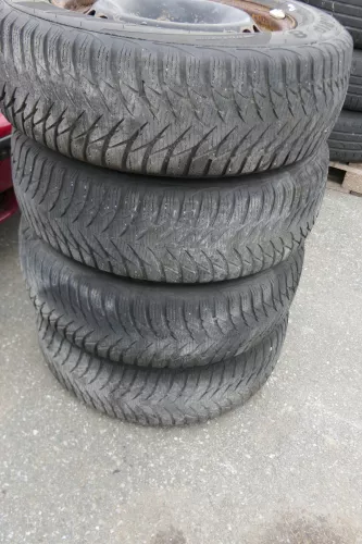 Audi A4 B5 A6 4B Passat 3BG Felgen Reifen Winterreifen M+S 195/65 R15 91T 4-5mm (141723)