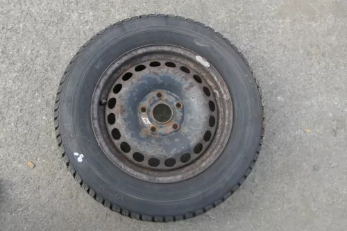 Audi A4 B5 A6 4B Passat 3BG Felgen Reifen Winterreifen M+S 195/65 R15 91H 8mm (141727)