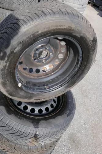 VW Golf 6 Caddy 2K 195/65 R15 91T Winterreifen M+S Felgen Reifen M&S ca. 7-8mm (141731)