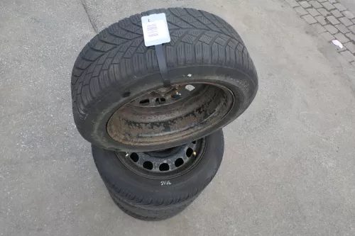 Audi A4 B5 A6 4B Passat 3BG Felgen Reifen Winterreifen M+S 205/55 R16 91H 5-6mm (141738)