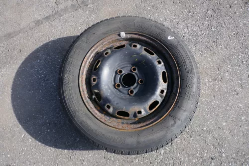 VW Polo 9N3 Ibiza Felgen Reifen 185/60 R14 82T Winterreifen 6jx14H2 ET38 # 5-6mm (141743)