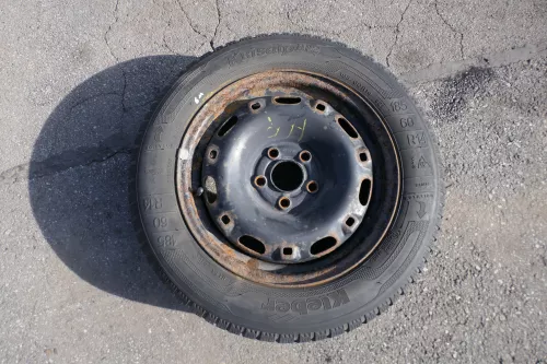 VW Polo 9N3 Ibiza Felgen Reifen 185/60 R14 82T Winterreifen 6jx14H2 ET38 # 5-6mm (141743)