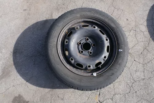 VW Polo 9N3 Ibiza Felgen Reifen 185/60 R14 82T Winterreifen 6jx14H2 ET38 # 5-6mm (141743)