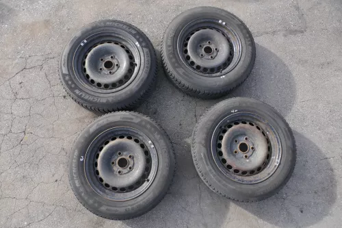 4x Audi A4 8E B6 195/65 R15 91T Winterreifen M+S Reifen 6,5jx15 ET3 ca.7mm