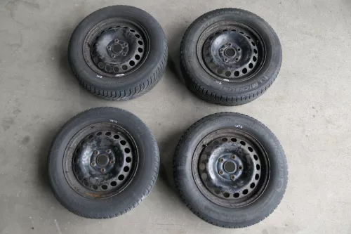 VW Golf 6 Caddy 2K 195/65 R15 91T Winterreifen M+S Felgen Reifen M&S ca. 4-5mm