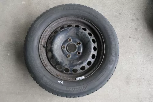 VW Golf 6 Caddy 2K 195/65 R15 91T Winterreifen M+S Felgen Reifen M&S ca. 4-5mm (141752)