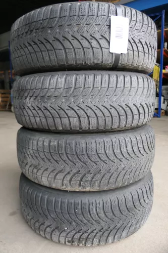 VW Golf 6 Caddy 2K 195/65 R15 91T Winterreifen M+S Felgen Reifen M&S ca. 4-5mm (141752)