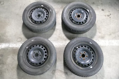 VW Golf 6 Caddy 2K 195/65 R15 91T Winterreifen M+S Felgen Reifen M&S 2x5mm 2x8mm