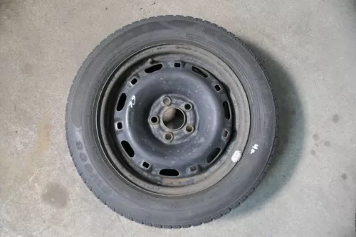 VW Polo 9N3 Ibiza Felgen Reifen 185/60 R14 82H Winterreifen 6jx14H2 ET37 # 5-6mm (141768)