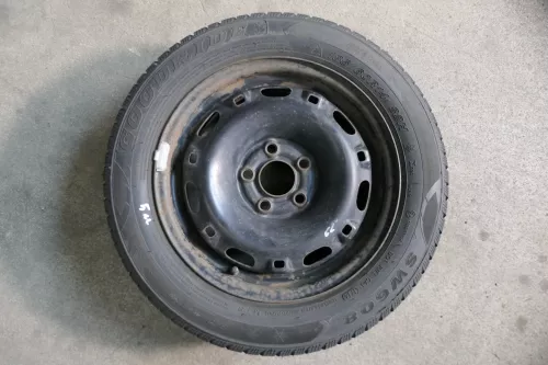 VW Polo 9N3 Ibiza Felgen Reifen 185/60 R14 82H Winterreifen 6jx14H2 ET37 # 5-6mm (141768)