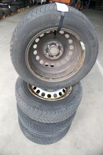 4x Golf 6 Caddy 2K 195/65 R15 91T Winterreifen M+S Felgen Reifen M&S ca. 4mm (141771)