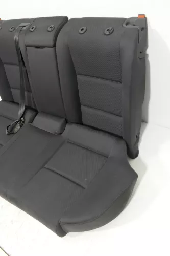 Audi A4 B6 B7 8E Sitz Rückbank Rücksitzbank hinten 3-Punkt-Gurt schwarz Armlehne (141859)
