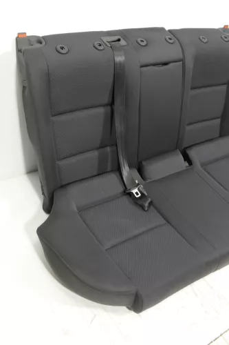 Audi A4 B6 B7 8E Sitz Rückbank Rücksitzbank hinten 3-Punkt-Gurt schwarz Armlehne (141859)