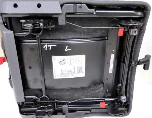 VW Touran Sitz hinten links (hintern Fahrersitz) Rücksitz Isofix 141943 (141943)