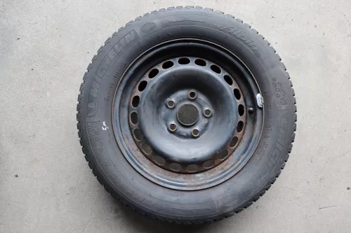 2x A4 B5 A6 4B Passat 3BG Felgen Reifen Winterreifen M+S 195/65 R15 91T 5-6mm (142004)