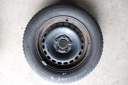 2x A4 B5 A6 4B Passat 3BG Felgen Reifen Winterreifen M+S 195/65 R15 91T 5-6mm (142004)