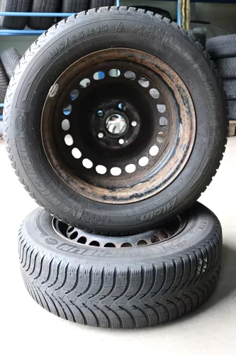 2x A4 B5 A6 4B Passat 3BG Felgen Reifen Winterreifen M+S 195/65 R15 91T 5-6mm (142004)