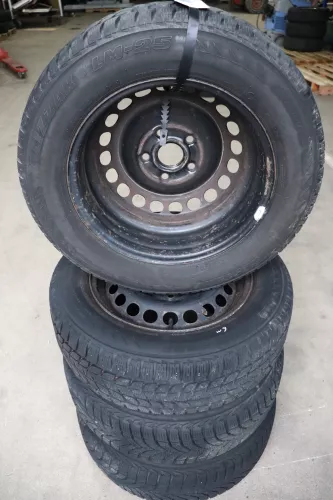 Audi A4 B5 A6 4B Passat 3BG Felgen Reifen Winterreifen M+S 195/65 R15 91T 6-8mm (142009)