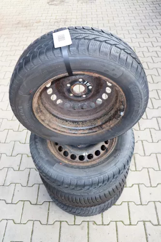 Skoda Superb 3U Passat 3BG Felgen Reifen Winterreifen M+S 195/65 R15 91T 6-7mm (142253)