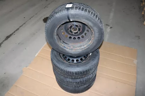 Audi A4 B5 A6 4B Passat 3B 3 Felgen Reifen Winterreifen M+S 195/65 R15 91T 4-7mm (142512)