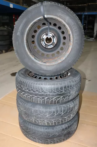 Audi A4 B5 A6 4B Passat 3B 3 Felgen Reifen Winterreifen M+S 195/65 R15 91T 4-7mm (142512)