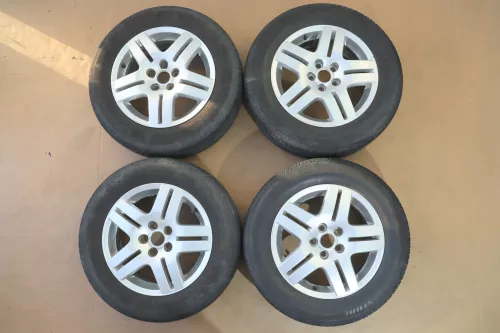 VW Golf 4 Bora Beetle Alufelgen Felgen 195/65 R15 Sommerreifen 1J0601025Q 2-4mm