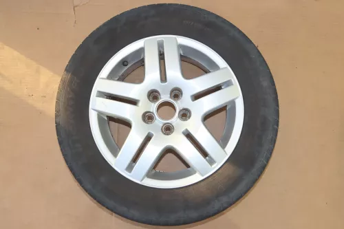 VW Golf 4 Bora Beetle Alufelgen Felgen 195/65 R15 Sommerreifen 1J0601025Q 2-4mm (142580)