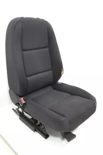 Audi A4 B6 8E Sitz Fahrersitz vorne links höhenverstellbar SHZ ok (143025)