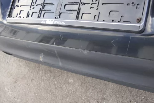VW Golf 4 Limousine Stoßstange hinten Heckstoßstange Stoßfänger schwarz L041   2 (143928)