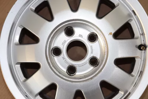 1x Audi A4 A6 Alufelge original 8D0601025M 6j x16H2 ET45 (144416)