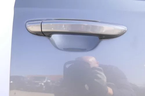 VW Passat 3C Kombi oder Limo Tür vorne rechts Beifah grau LA7T OHNE Anbauteil (144550)