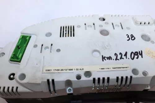 VW Passat 3B Tacho Tachometer Kombiinstrument 221.000km 09051969901 1,6 74kw AHL (145144)