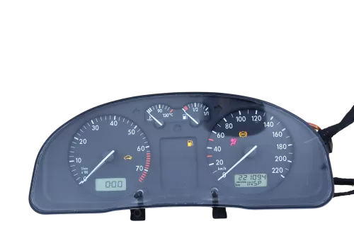 VW Passat 3B Tacho Tachometer Kombiinstrument 221.000km 09051969901 1,6 74kw AHL