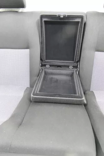 Golf 4 Limousine Sitz Rückbank Rücksitzbank Sitzfläche Sitze Kopfstützen schwarz (145813)