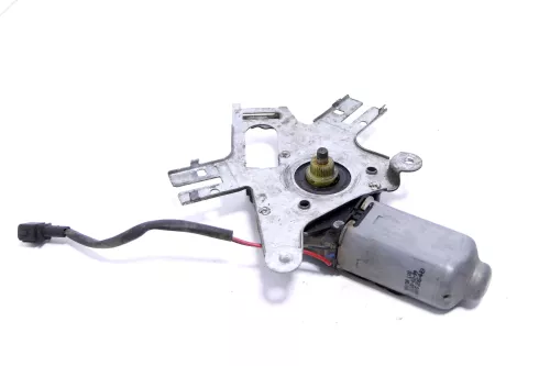 VW Polo Kombi Caddy 2 ektrischer Fensterheber nur der Motor vorne links (145910)