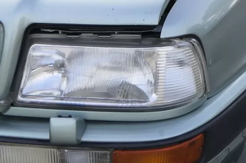 Audi 80 Blende für Scheinwerfer links 8A0853207A grün (146579)