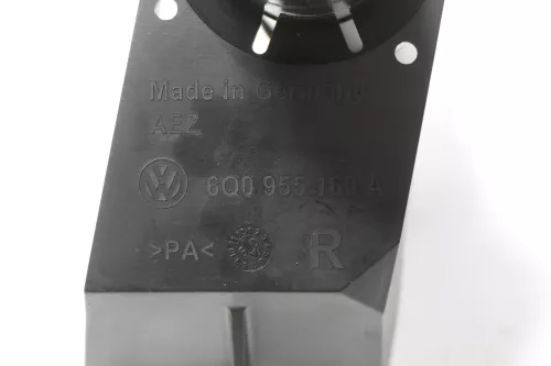 VW Polo 9N3 Halter für Düse Scheinwerferreininungsanlage SWR Wischwasser RECHTS (147427)