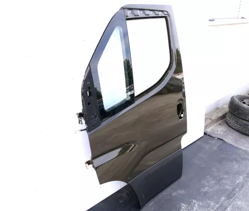 Iveco Daily 6 VI 7 VII Tür vorne links Fahrertür braun (UPS braun) ab 2015 Daily (147560)