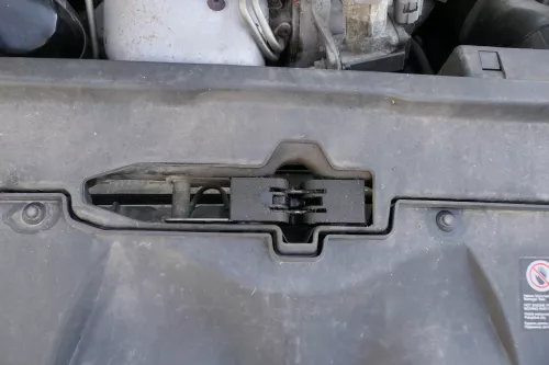 Fabia 5J Motorhaube Motorhaubenschloß Schloß Klappenschloß vorn 5J0823509C (147761)