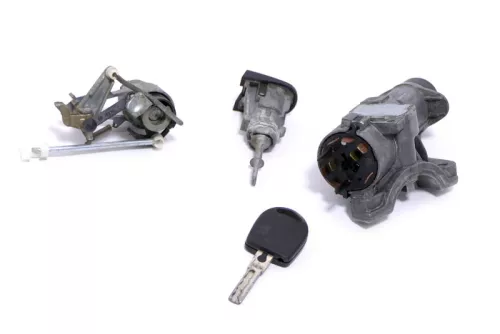 VW Golf 4 Lim Schloßsystem 1x Türschloß 1x Schlüssel Zündschloß Heckschloß (148185)