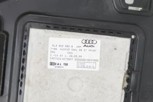 Audi A3 8L Abdeckung Verkleidung Kofferraum hinten rechts Seite schwarz soul (148352)