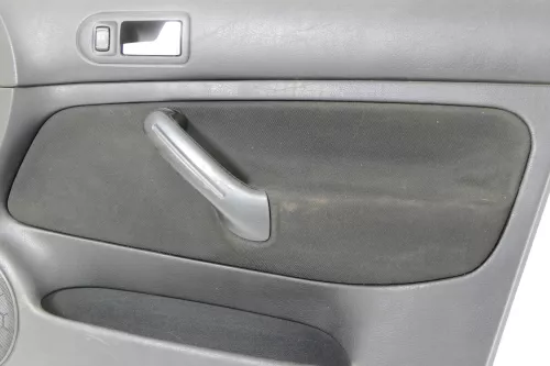 1x Golf 4 Bora Türverkleidung Verkleidung Tür vorne rechts 4/5-Türer Griff schwa (148778)