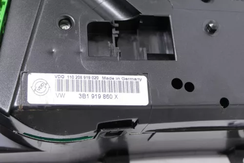 VW Passat 3B Tacho Tachometer Kombiinstrument 224.000km 3B1919860 Benziner (149146)