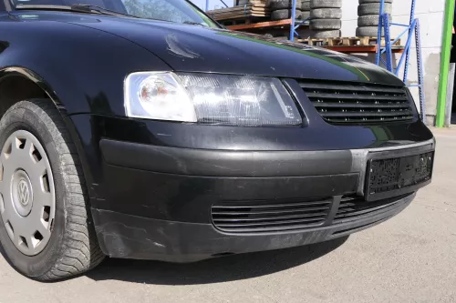 VW Passat 3B Stoßstange vorne Frontstoßstange Stoßfänger schwarz LC9Z Grill (150258)