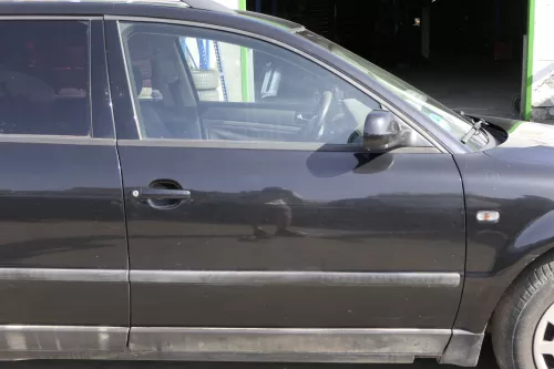 VW Passat 3B 3BG Kombi + Limo Tür vorne rechts Beifahrertür schwarz LC9Z blackma