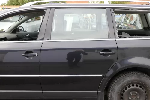 VW Passat 3B 3BG Kombi Variant Tür hinten links schwarz LC9Z mit Scheibe